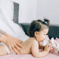 pexels-nataliya-vaitkevich-5889962 massage bébé